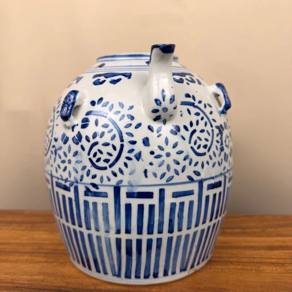 Vtg Qianlong Nian Zhi Chinese Blue  White Porcelain Wedding Tea Pot Hand Painted